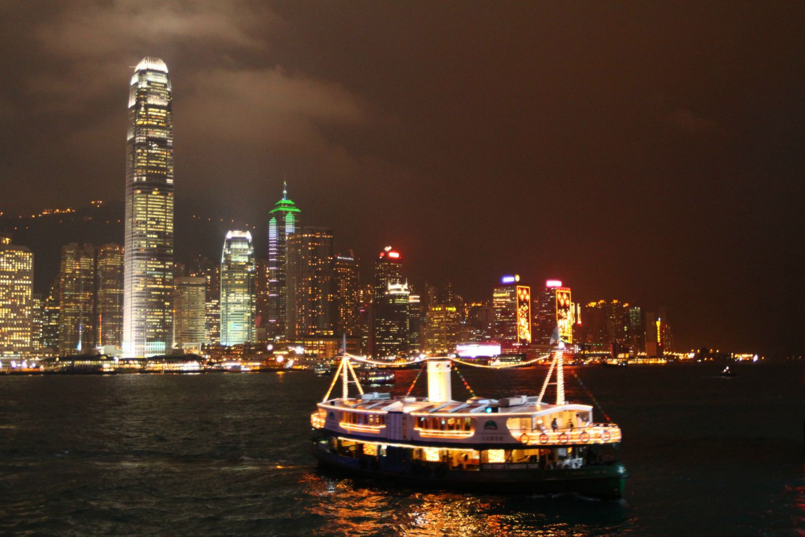 澳门跟香港一码一肖一特一中在香港和澳门合法吗,精选解释解析_l679.18.568